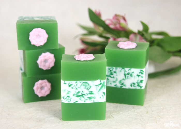 Looking for spring projects? This post includes over fifteen tutorials to create scrubs, soap and more.