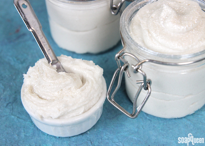 Made with sugar, shea butter and lots of sparkle, this Sparkling Snow Sugar Scrub leaves skin silky smooth.