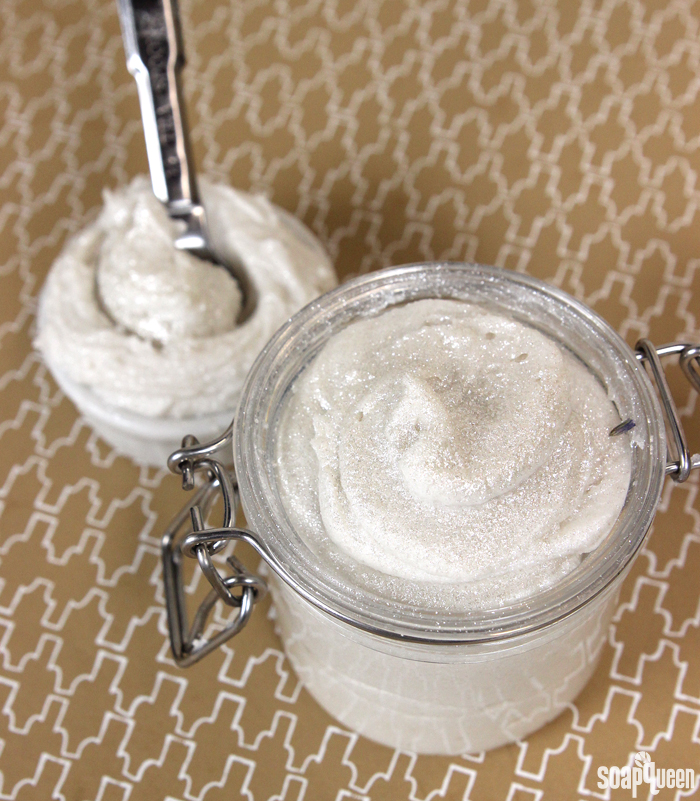 Made with sugar, shea butter and lots of sparkle, this Sparkling Snow Sugar Scrub leaves skin silky smooth.