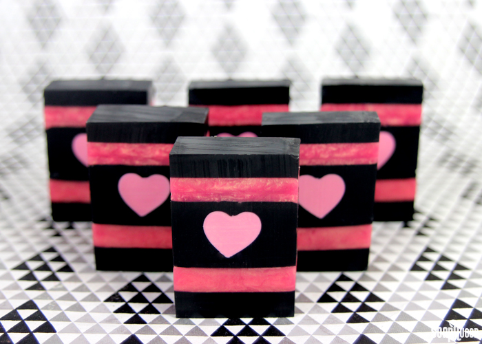 These adorable melt and pour soaps are made with activated charcoal and rose gold mica. Learn how to make them here!