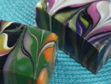 12-Color-Swirl_LearntoMixColorants_VideoThumb_D_500x350px