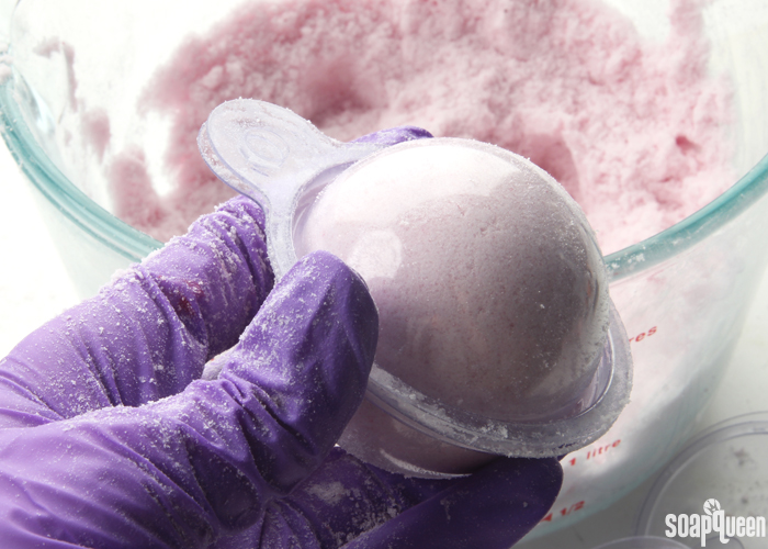 How to Paint Bath Bombs with Mica Powder – NorthWood Distributing