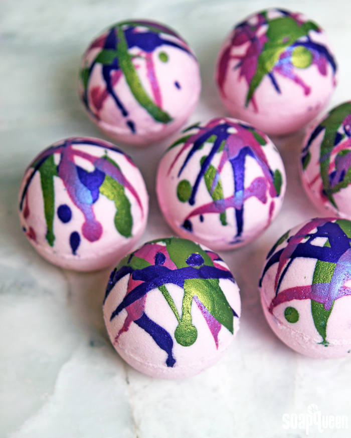 How to Paint Bath Bombs with Mica Powder – NorthWood Distributing