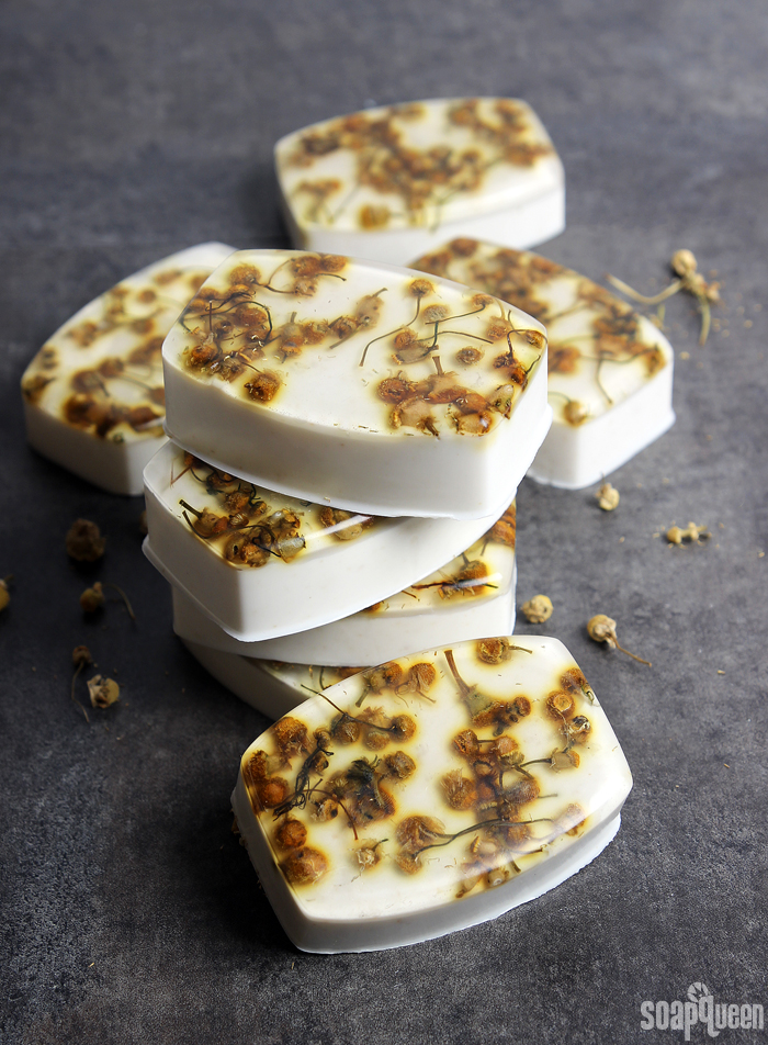 Chamomile Oat Melt and Pour Bars // Learn how to make these soothing soaps, made with chamomile extract and dried chamomile herb.