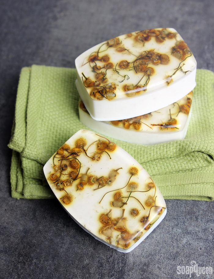 Chamomile Oat Melt and Pour Bars // Learn how to make these soothing soaps, made with chamomile extract and dried chamomile herb.