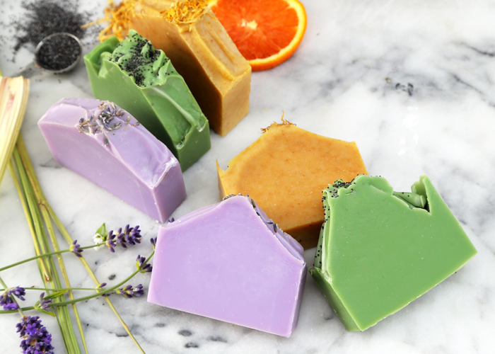 The Natural Soap Kit for Beginners includes everything you need to create natural soap scented with essential oil.