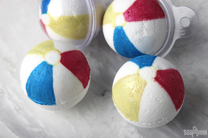 Beach Ball Bath Bomb Tutorial /// Learn how to make these cute bath fizzies that look just like beach balls!