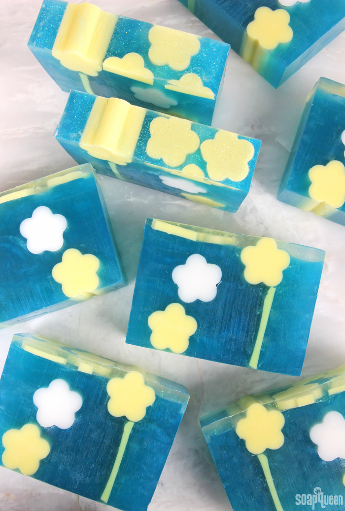 Buttercup Melt & Pour Soap DIY /// Learn how to create these adorable bars of soap!
