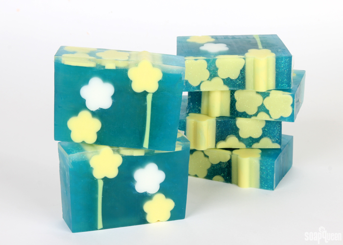 Buttercup Melt & Pour Soap DIY /// Learn how to create these adorable bars of soap!