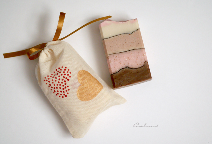 How to Make Custom Stenciled Bags 