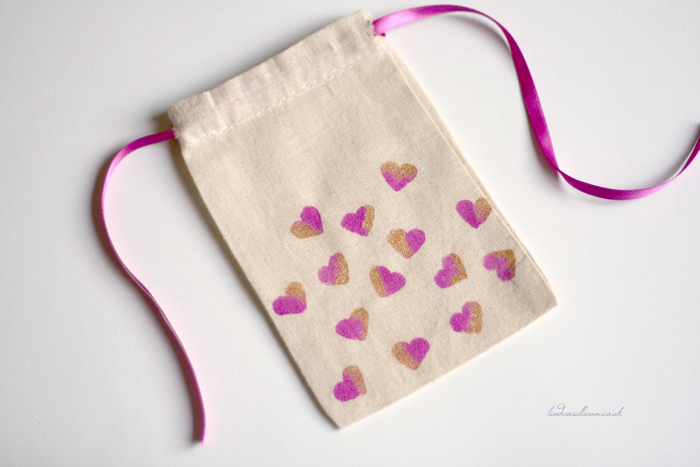 How to Make Custom Stenciled Bags 