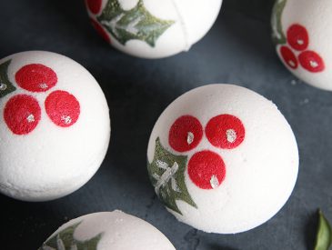 LingonberryBathBombs2_700px